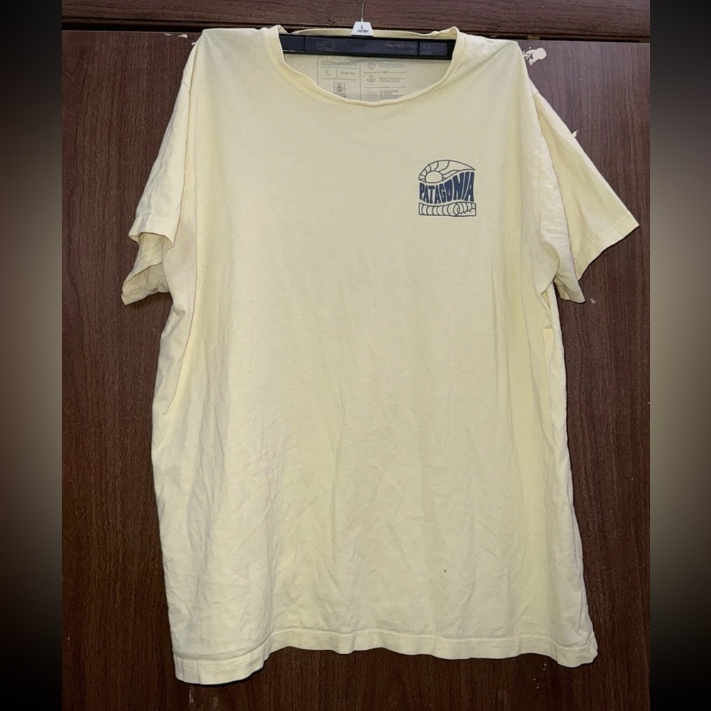 Patagonia Light Yellow Men’s Short Sleeve Tee Size L Slim Fit